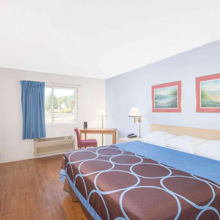 Super 8 By Wyndham Webster/Rochester Buitenkant foto