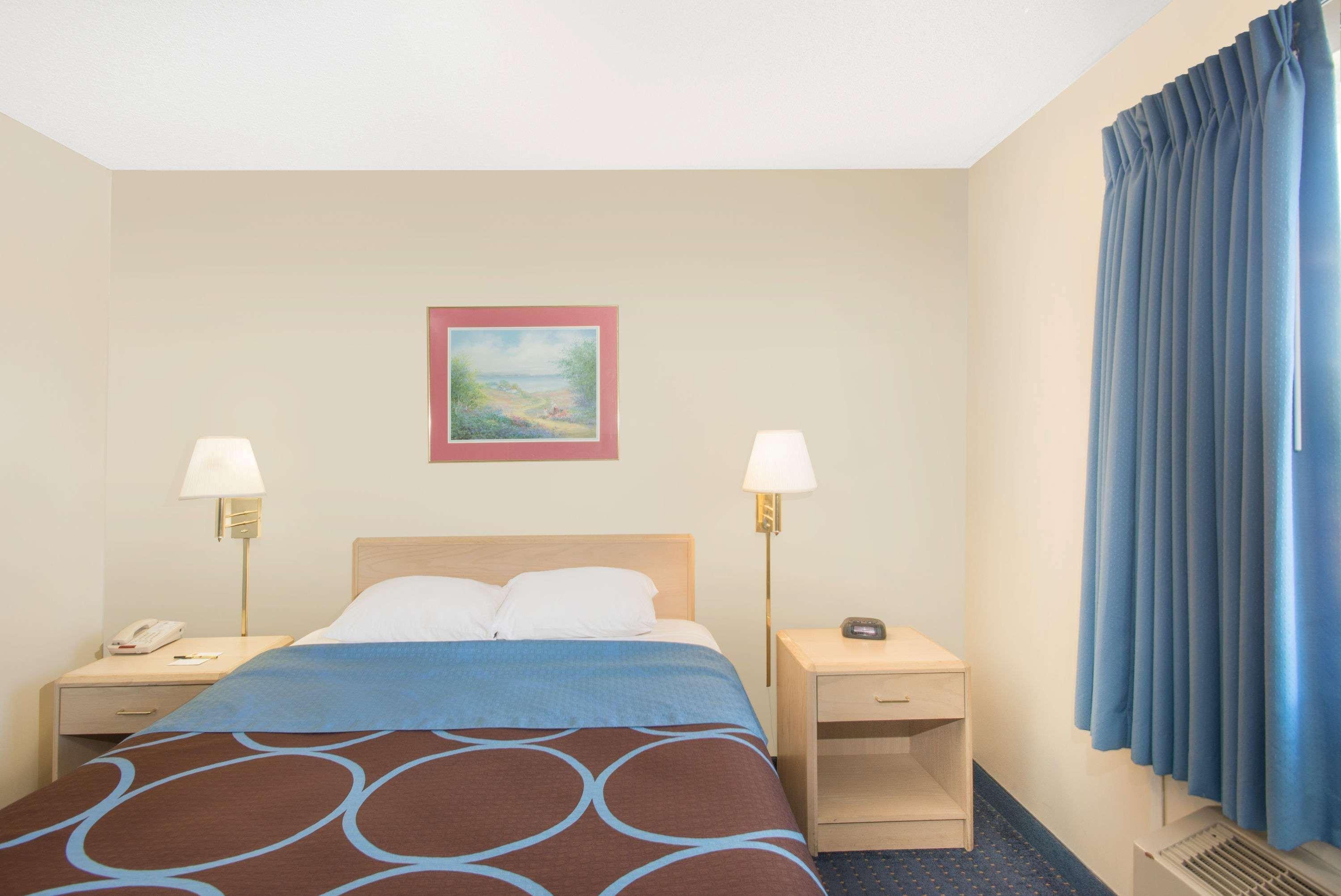 Super 8 By Wyndham Webster/Rochester Buitenkant foto