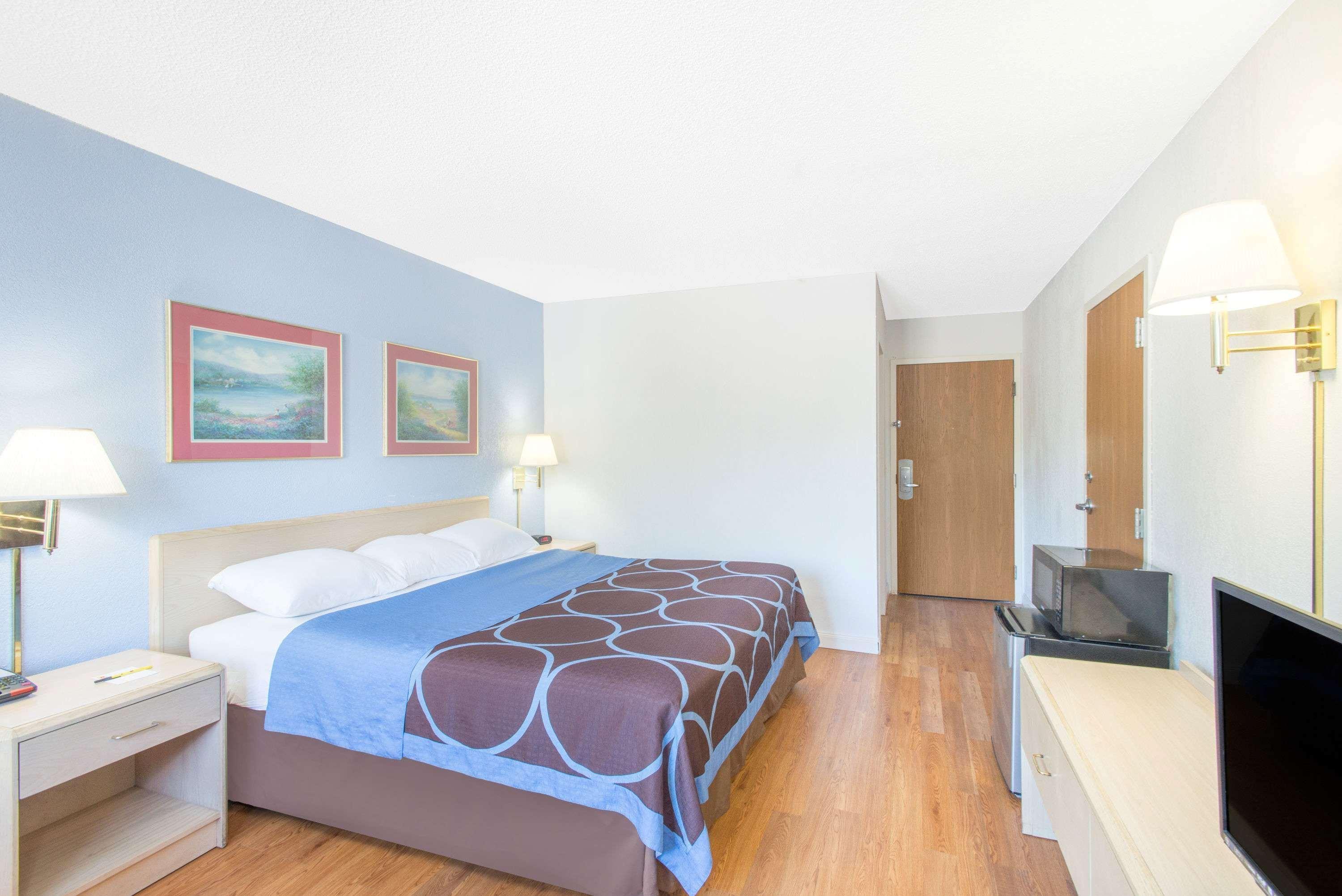 Super 8 By Wyndham Webster/Rochester Buitenkant foto