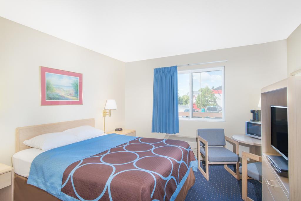 Super 8 By Wyndham Webster/Rochester Buitenkant foto
